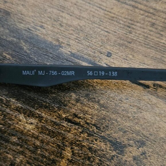 MAUI JIM -- WILD COAST -- MINT CONDITION !!! - Picture 6 of 6